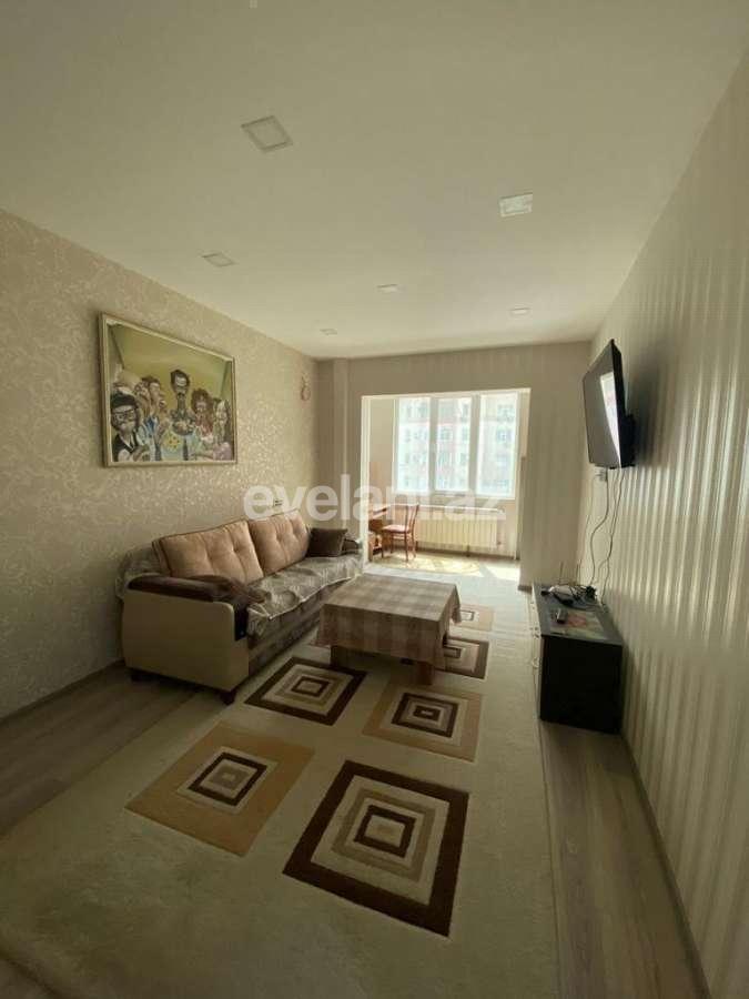 Satılır, köhnə tikili, 2 otaqlı, 60 m², Bakı, Binəqədi r, 8-ci mikrorayon q, Azadlıq prospekti m.