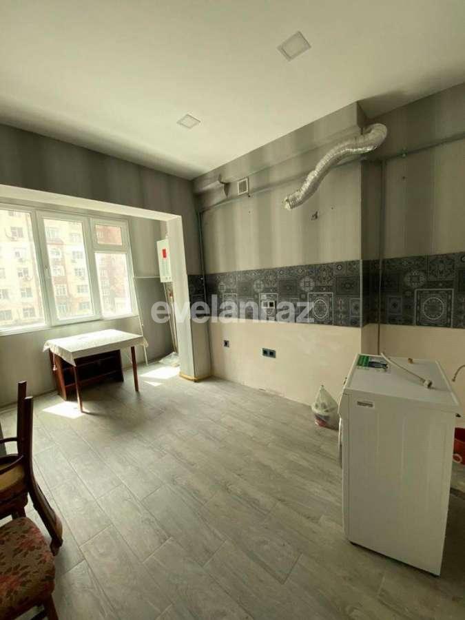 Satılır, köhnə tikili, 2 otaqlı, 60 m², Bakı, Binəqədi r, 8-ci mikrorayon q, Azadlıq prospekti m.