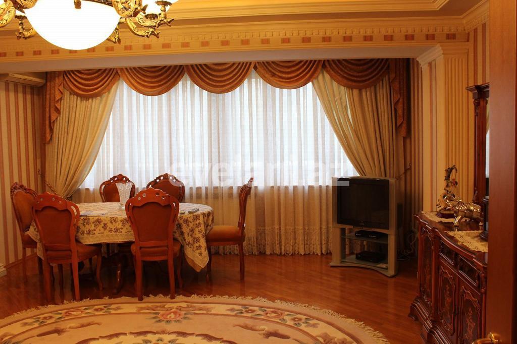 Rent, old building, 2 room, 75 m², Baku, Nasimi r, 28 may m.
