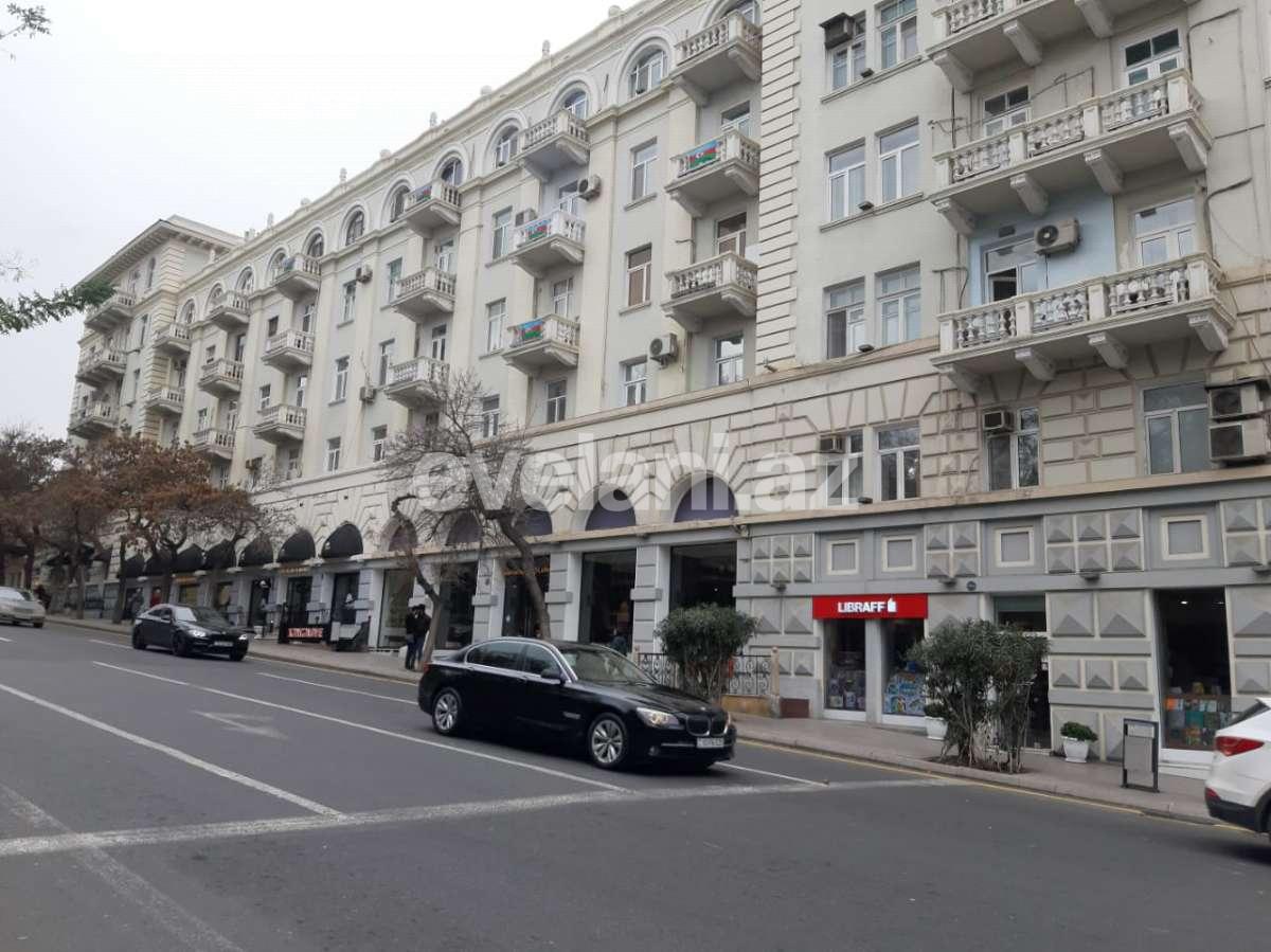 Sale, old building, 2 room, 50 m², Baku, Sabail r, Icheri Sheher m.