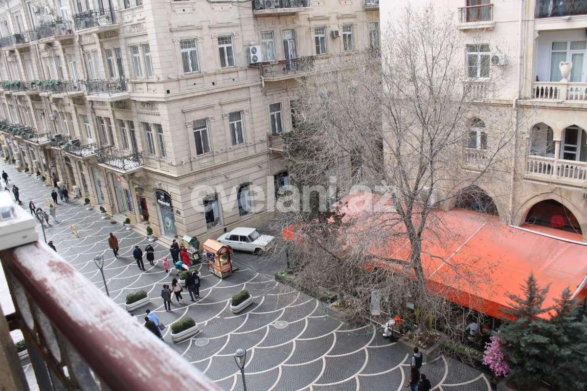 Kirayə verilir, köhnə tikili, 2 otaqlı, 55 m², Bakı, Səbail r, Sahil m.