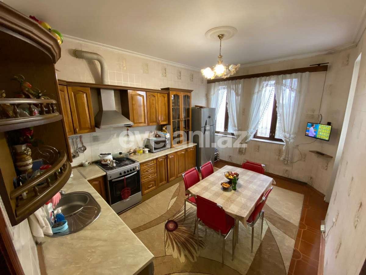 Satılır, köhnə tikili, 4 otaqlı, 140 m², Bakı, Nəsimi r, Memar Əcəmi m.