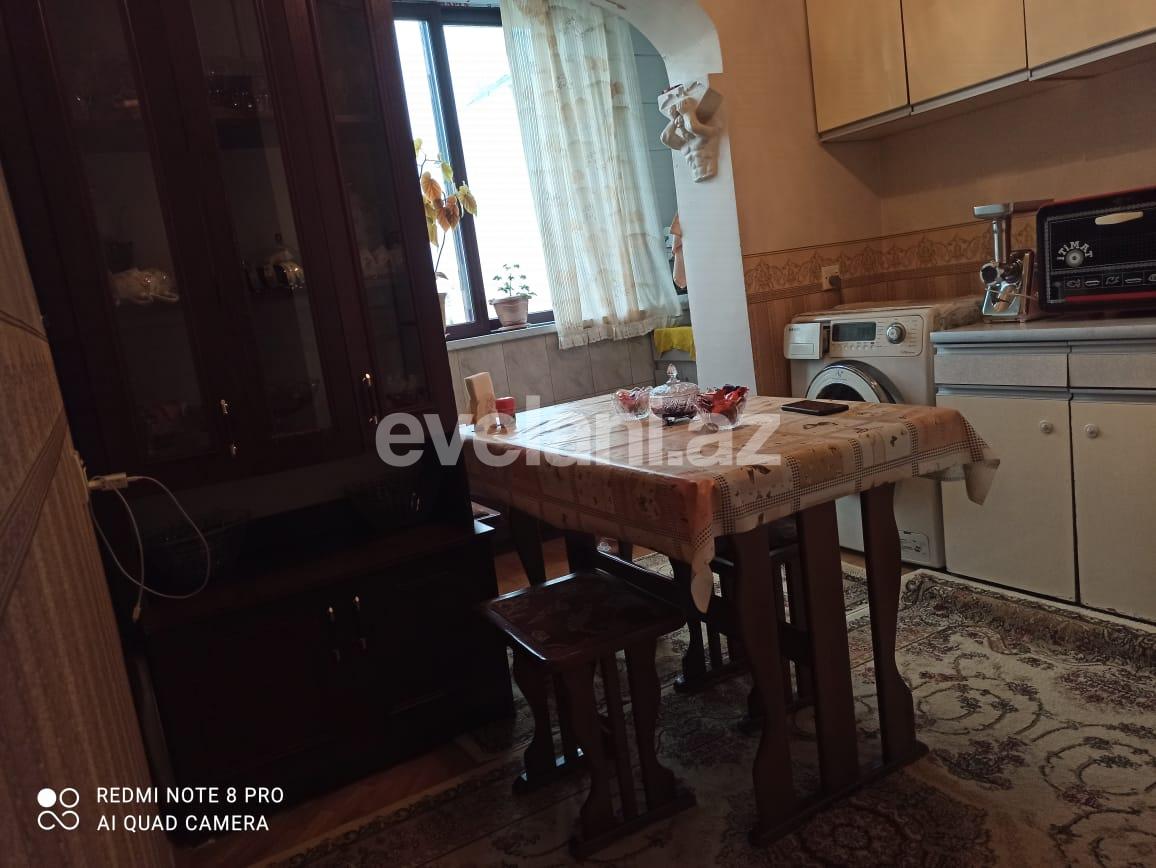 Satılır, köhnə tikili, 2 otaqlı, 60 m², Bakı, Binəqədi r, 8-ci mikrorayon q, Azadlıq prospekti m.