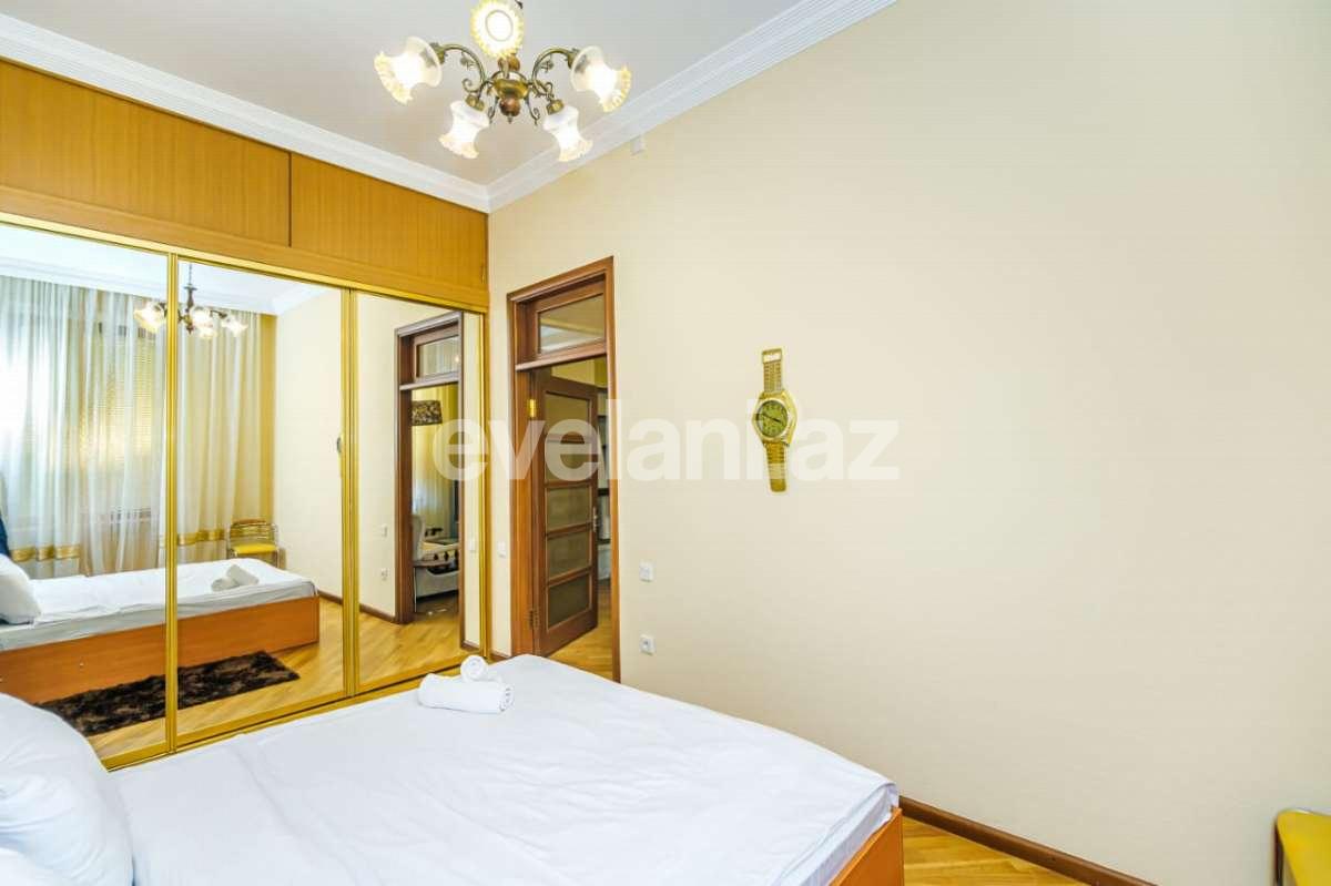 Rent, old building, 3 room, 100 m², Baku, Sabail r, Sahil m.