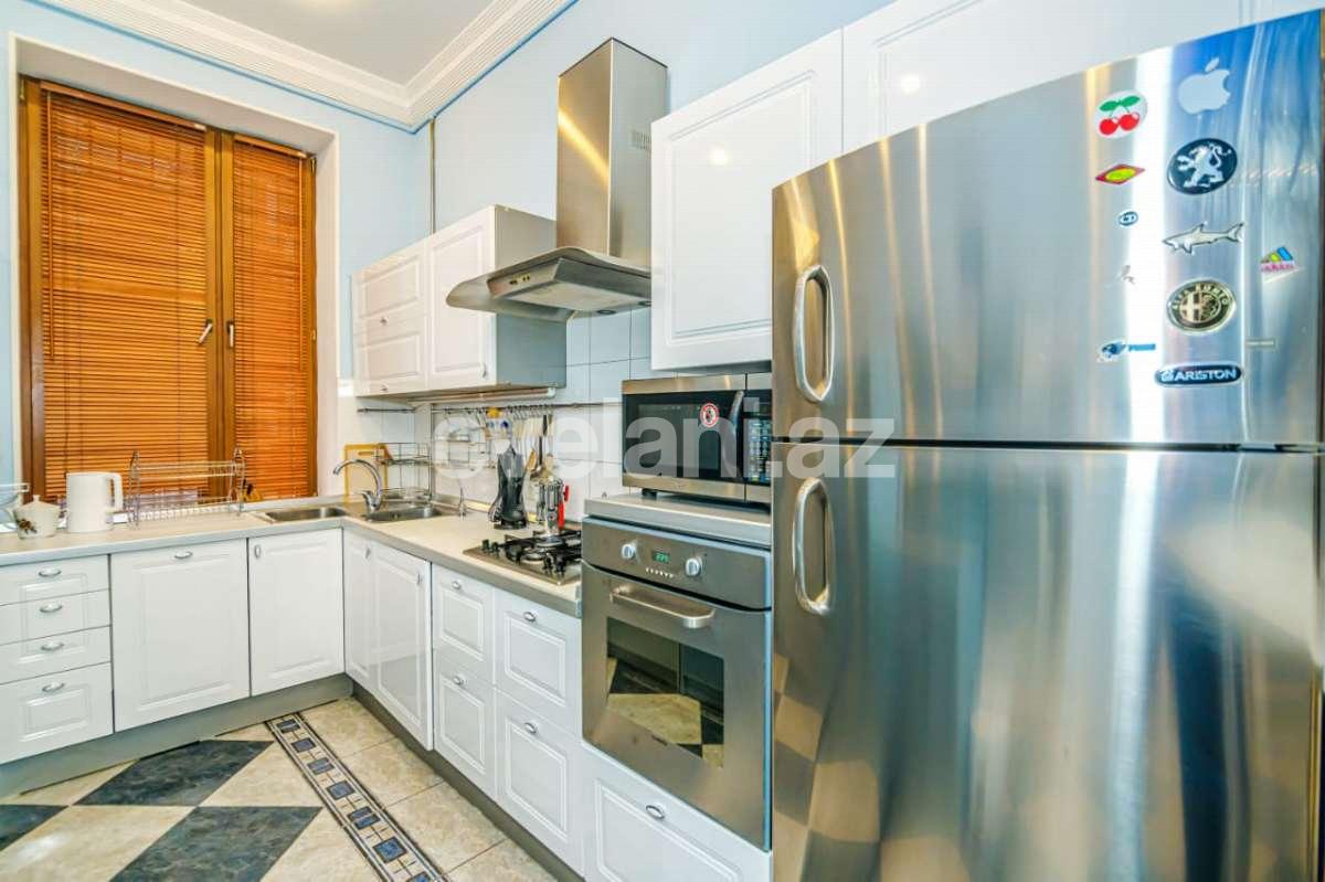 Rent, old building, 3 room, 100 m², Baku, Sabail r, Sahil m.