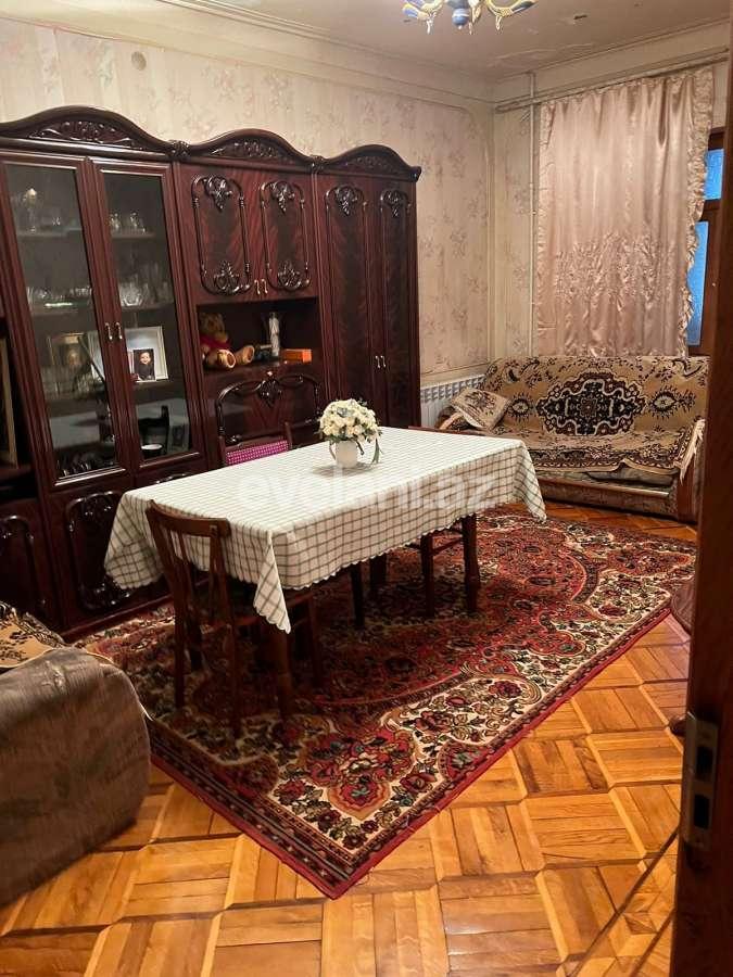 Satılır, köhnə tikili, 3 otaqlı, 80 m², Bakı, Binəqədi r, 8-ci mikrorayon q.