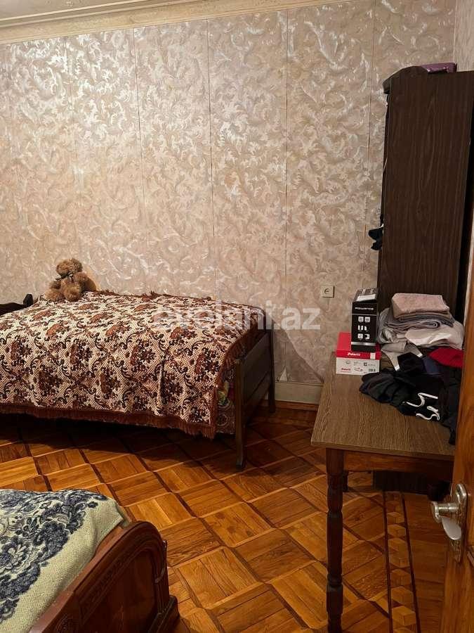Satılır, köhnə tikili, 3 otaqlı, 80 m², Bakı, Binəqədi r, 8-ci mikrorayon q.
