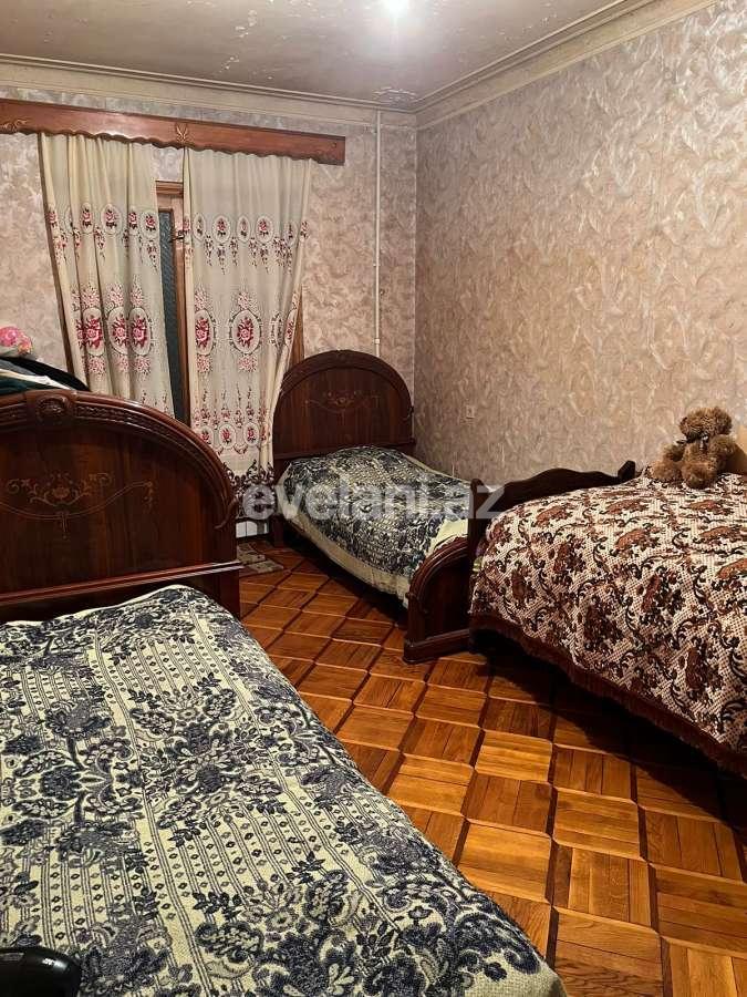 Satılır, köhnə tikili, 3 otaqlı, 80 m², Bakı, Binəqədi r, 8-ci mikrorayon q.