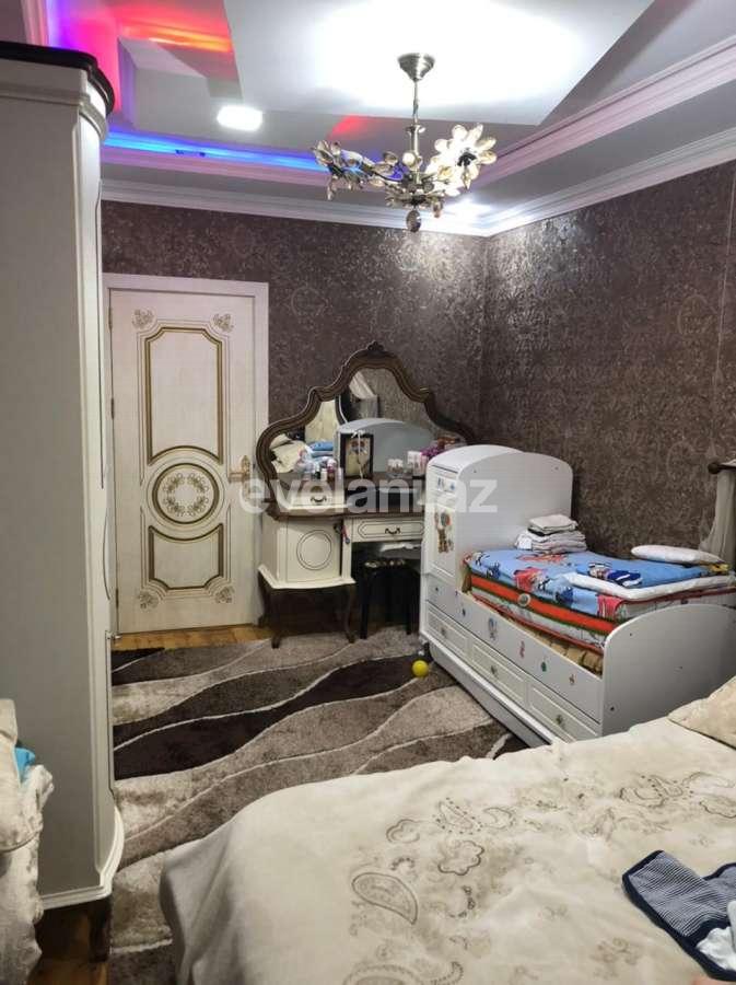 Satılır, köhnə tikili, 3 otaqlı, 72 m², Bakı, Binəqədi r, 7-ci mikrorayon q, Azadlıq prospekti m.