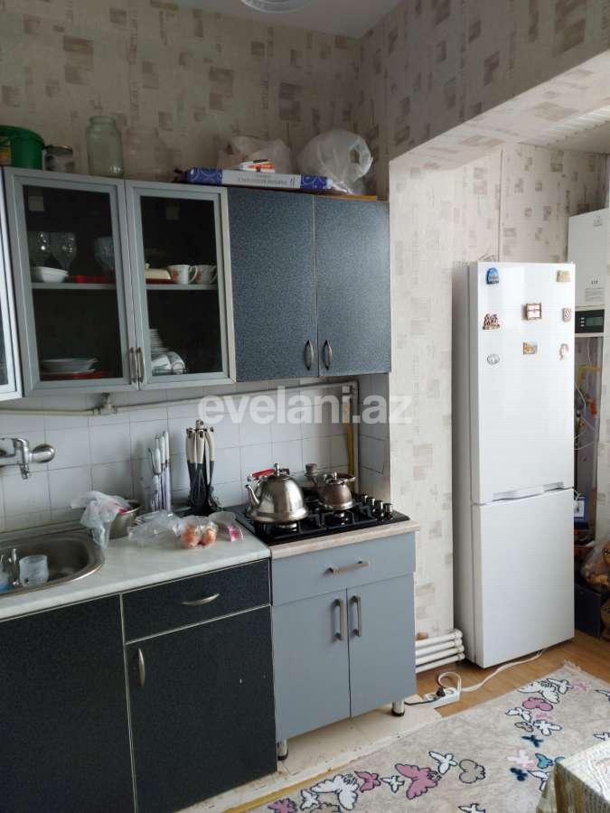 Satılır, köhnə tikili, 2 otaqlı, 40 m², Bakı, Binəqədi r, 8-ci mikrorayon q, Azadlıq prospekti m.
