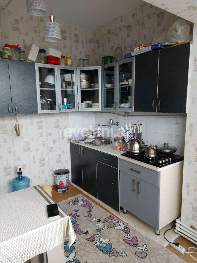 Satılır, köhnə tikili, 2 otaqlı, 40 m², Bakı, Binəqədi r, 8-ci mikrorayon q, Azadlıq prospekti m.