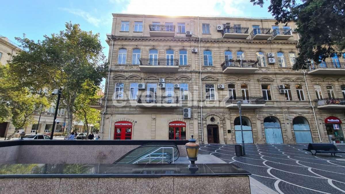 Сдаётся, вторичка, 3-комнаты, 102 m², Баку, Сабаильский r, Сахил m.