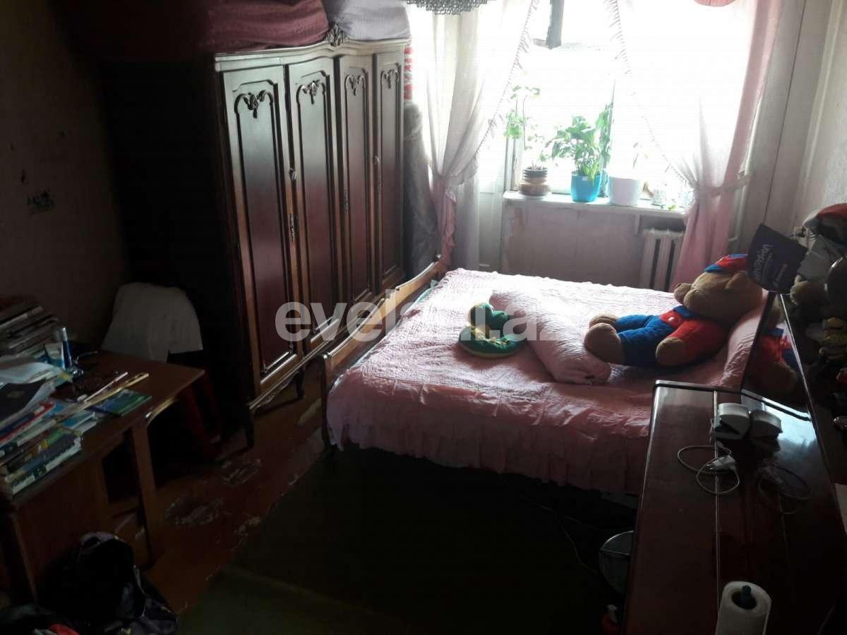 Satılır, köhnə tikili, 4 otaqlı, 100 m², Bakı, Binəqədi r, 8-ci mikrorayon q.