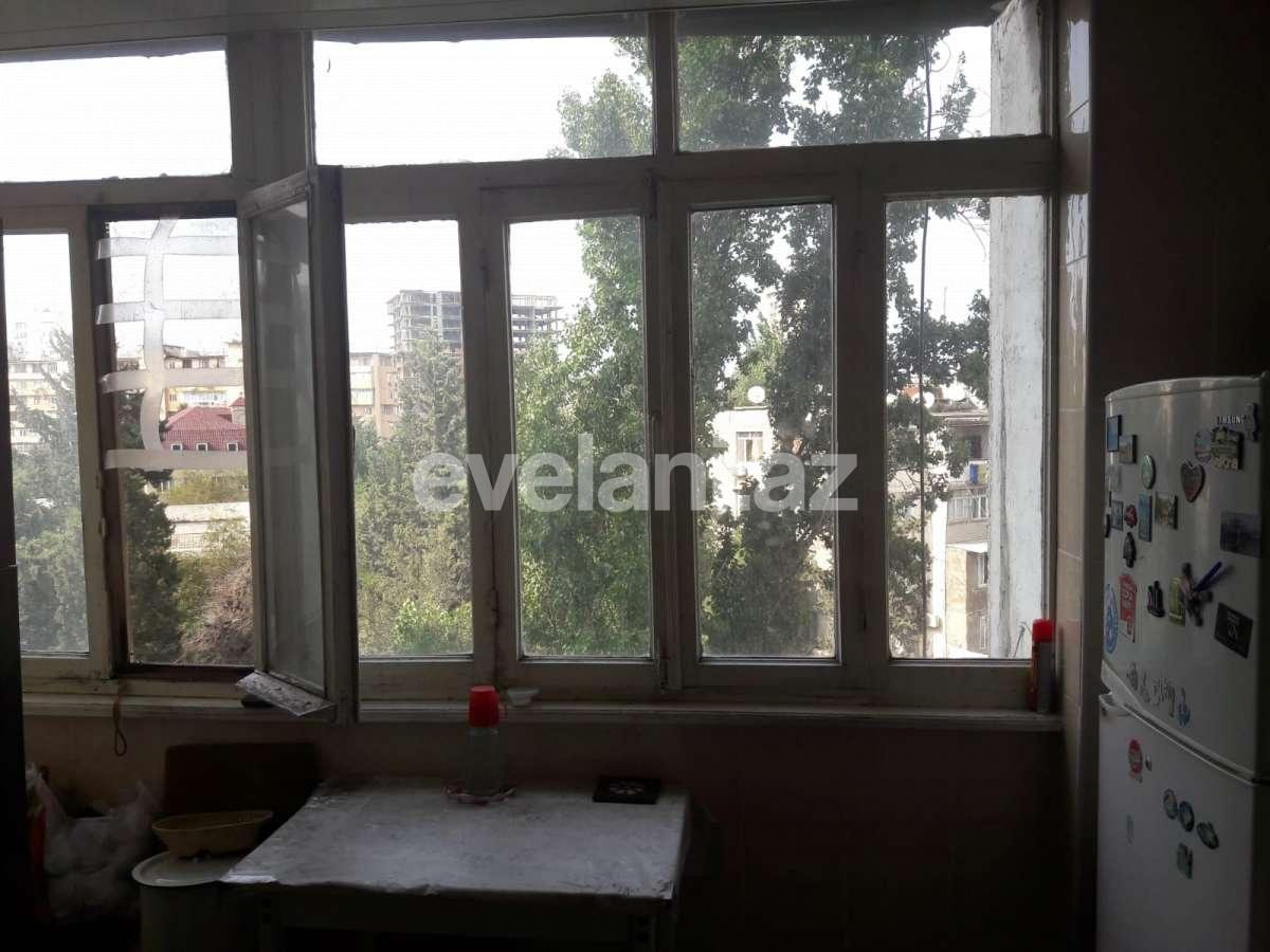 Satılır, köhnə tikili, 4 otaqlı, 100 m², Bakı, Binəqədi r, 8-ci mikrorayon q.