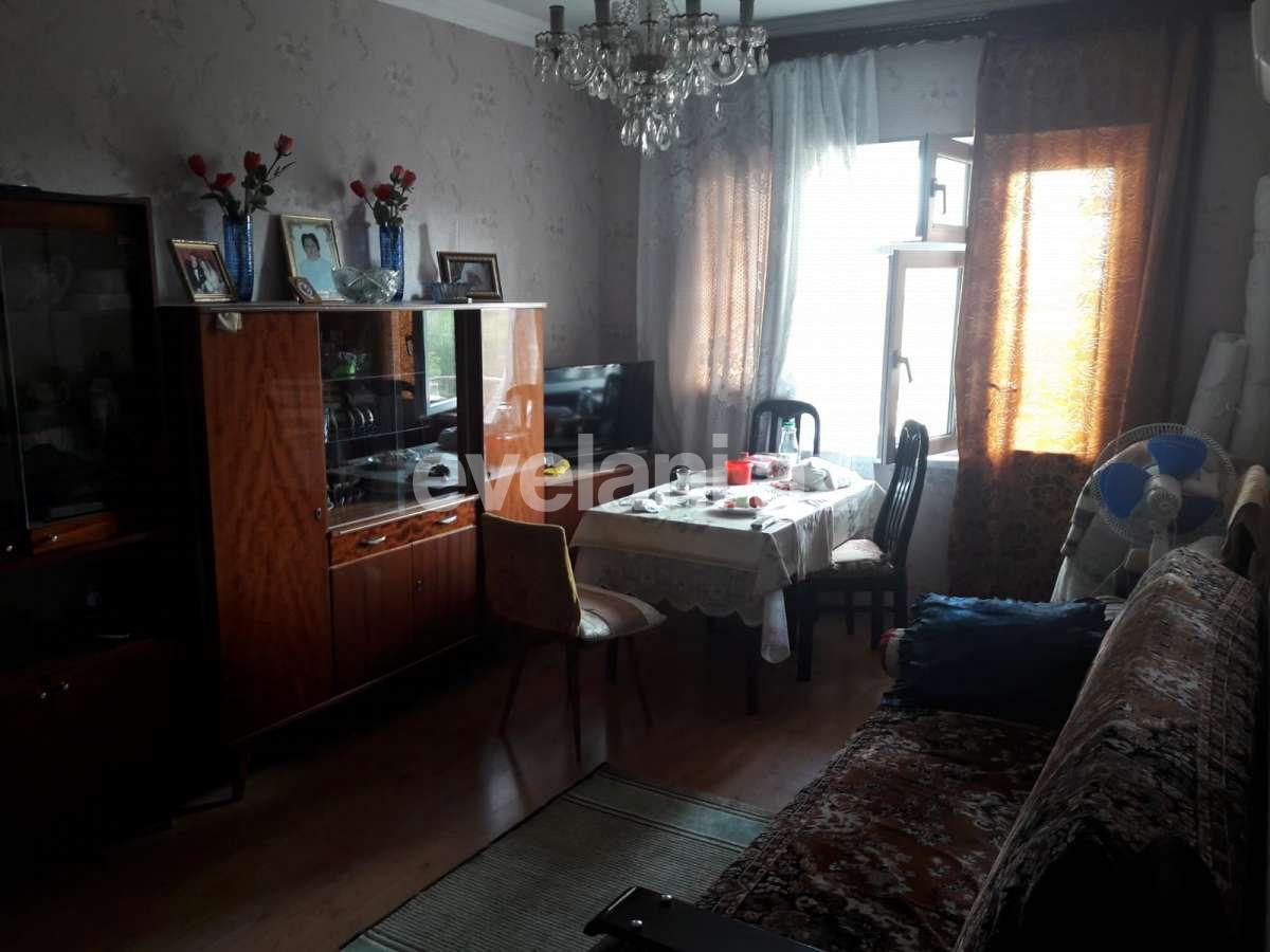 Satılır, köhnə tikili, 4 otaqlı, 100 m², Bakı, Binəqədi r, 8-ci mikrorayon q.