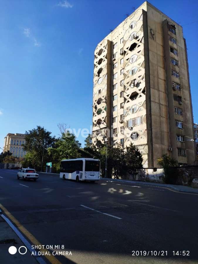 Продаётся, вторичка, 4-комнаты, 100 m², Баку, Бинагадинский r, 8-й микрорайон p, Азадлыг проспекти m.