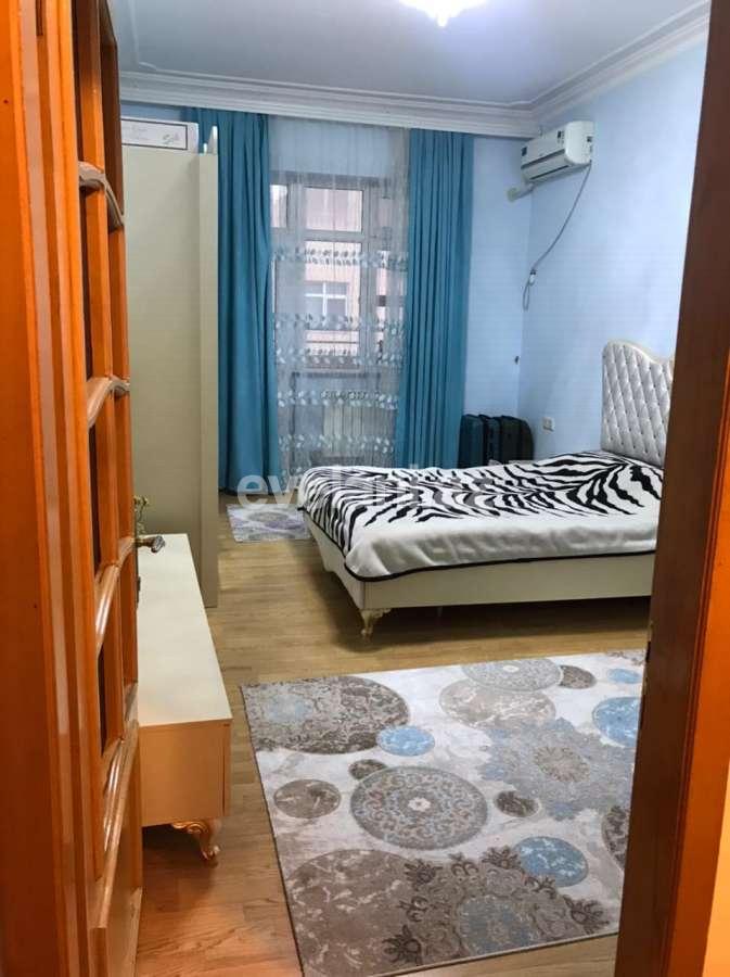 Satılır, yeni tikili, 4 otaqlı, 145 m², Bakı, Yasamal r, İnşaatçılar m.