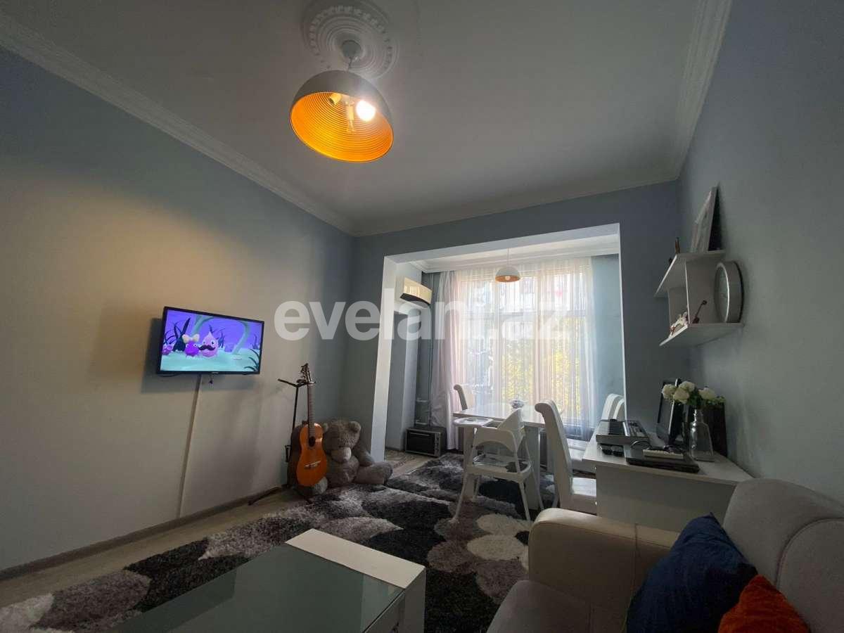 Satılır, köhnə tikili, 2 otaqlı, 58 m², Bakı, Nəsimi r, Memar Əcəmi m.