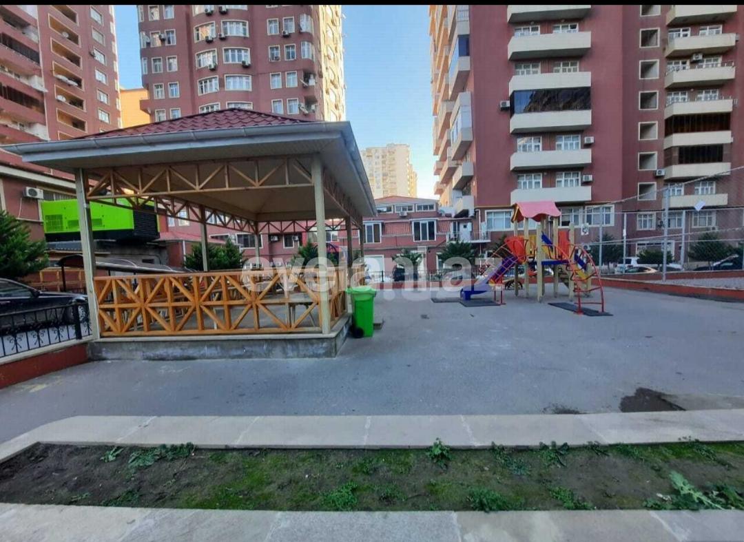 Satılır, yeni tikili, 4 otaqlı, 190 m², Bakı, Binəqədi r, 8-ci mikrorayon q, Azadlıq prospekti m.