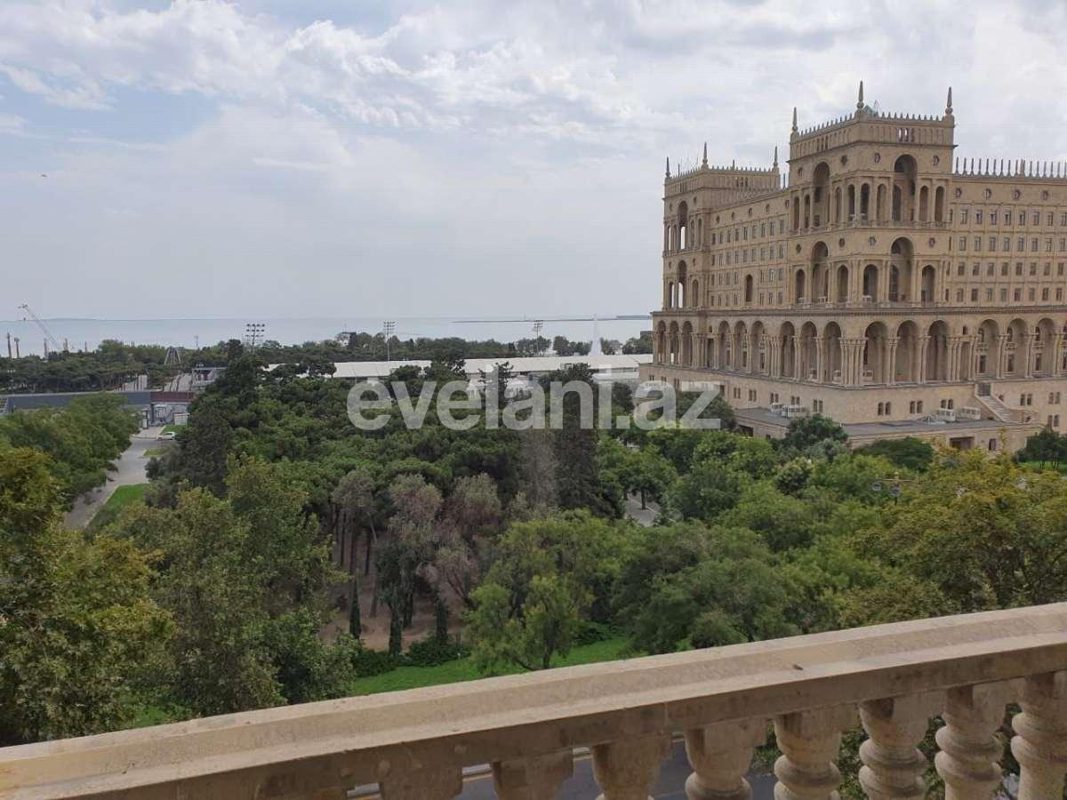 Rent, old building, 4 room, 100 m², Baku, Sabail r, Sahil m.