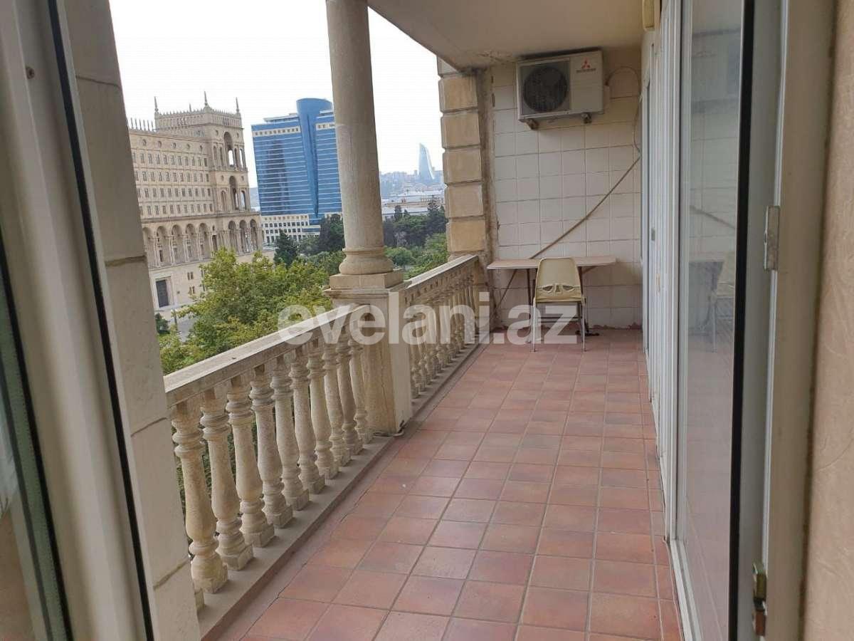 Rent, old building, 4 room, 100 m², Baku, Sabail r, Sahil m.