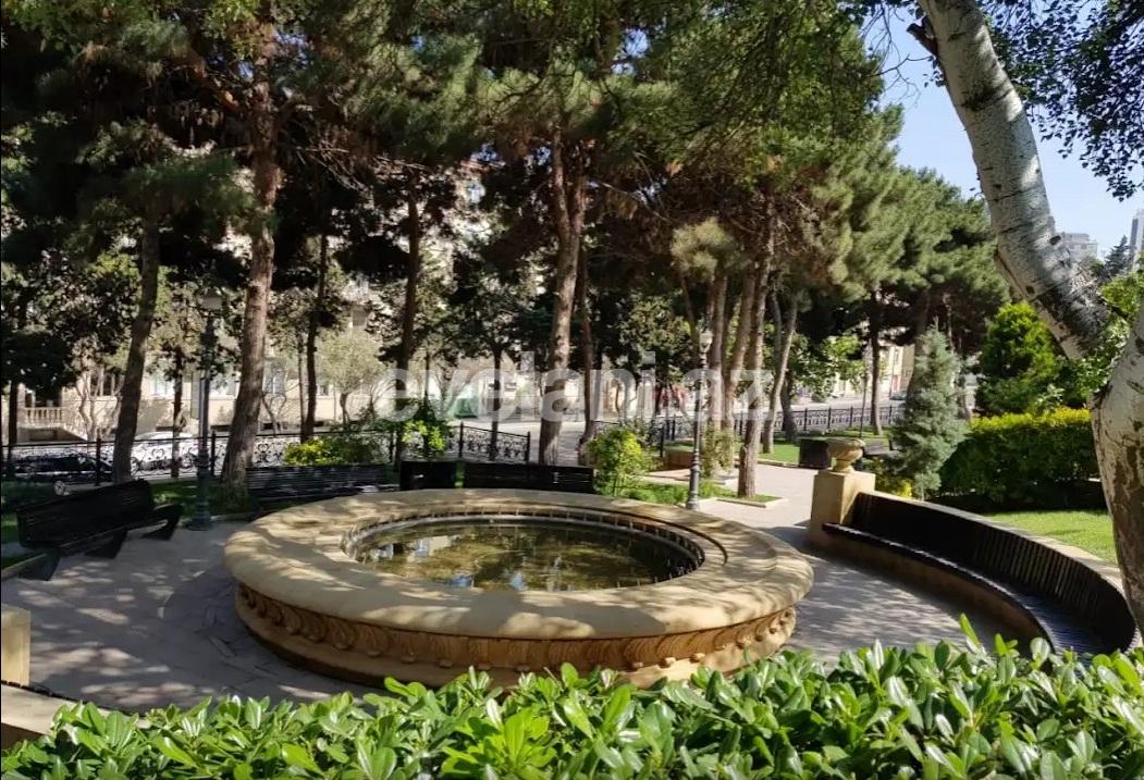 Satılır, köhnə tikili, 2 otaqlı, 60 m², Bakı, Yasamal r, Nizami m.