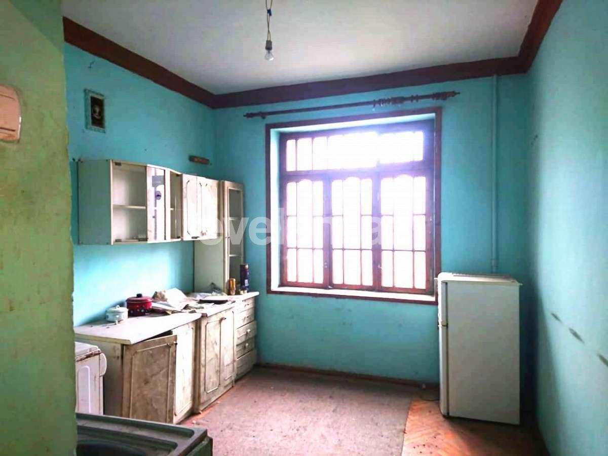 Satılır, köhnə tikili, 2 otaqlı, 60 m², Bakı, Yasamal r, Nizami m.