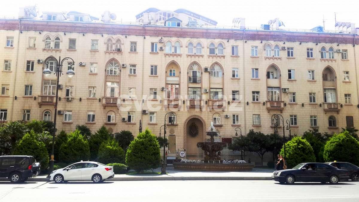 Satılır, köhnə tikili, 2 otaqlı, 60 m², Bakı, Yasamal r, Nizami m.