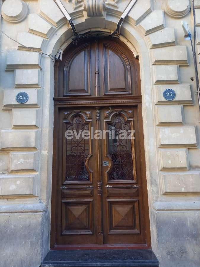 Kirayə verilir, köhnə tikili, 3 otaqlı, 130 m², Bakı, Səbail r, Sahil m.