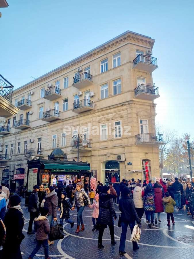 Kirayə verilir, köhnə tikili, 3 otaqlı, 130 m², Bakı, Səbail r, Sahil m.