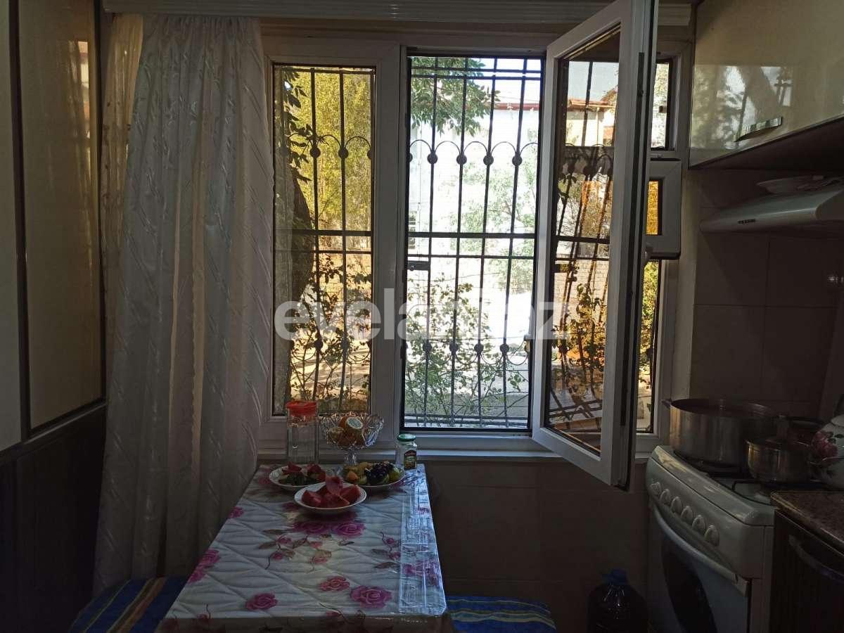 Satılır, köhnə tikili, 3 otaqlı, 50 m², Sumqayıt, 5-ci mikrorayon r.