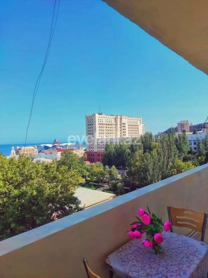 Satılır, köhnə tikili, 3 otaqlı, 90 m², Bakı, Səbail r, İçəri Şəhər m.