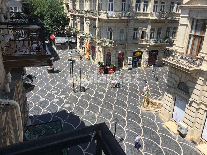 Kirayə verilir, köhnə tikili, 2 otaqlı, 60 m², Bakı, Səbail r, Sahil m.