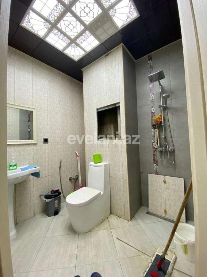 Satılır, köhnə tikili, 2 otaqlı, 60 m², Bakı, Binəqədi r, 8-ci mikrorayon q, Azadlıq prospekti m.