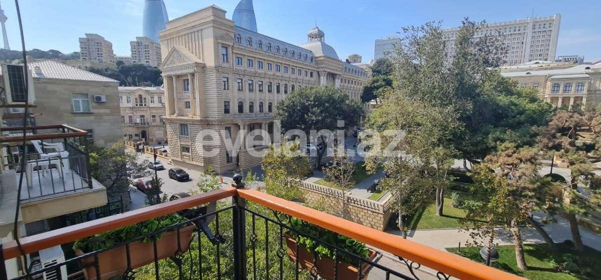 Kirayə verilir, köhnə tikili, 2 otaqlı, 85 m², Bakı, Səbail r, Bayıl q.