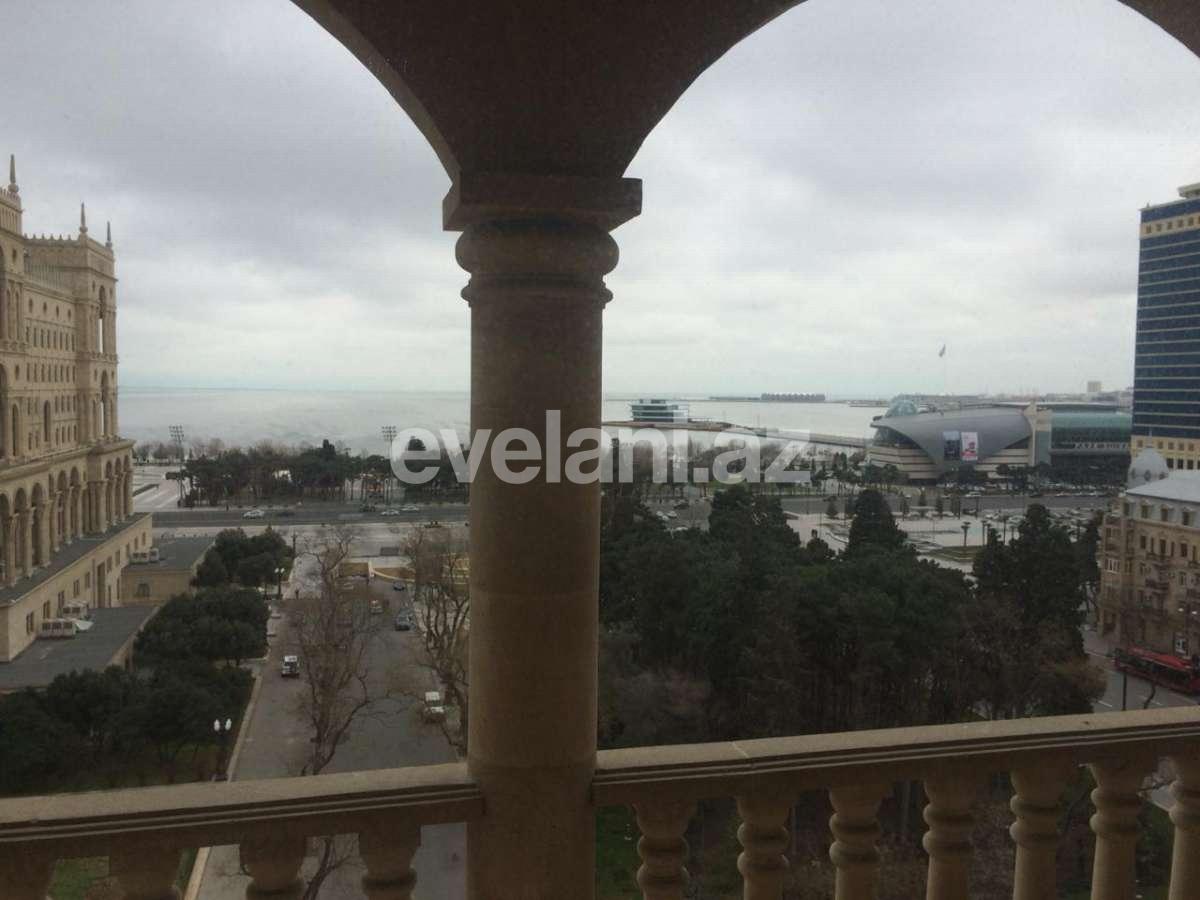 Kirayə verilir, köhnə tikili, 3 otaqlı, 115 m², Bakı, Səbail r.