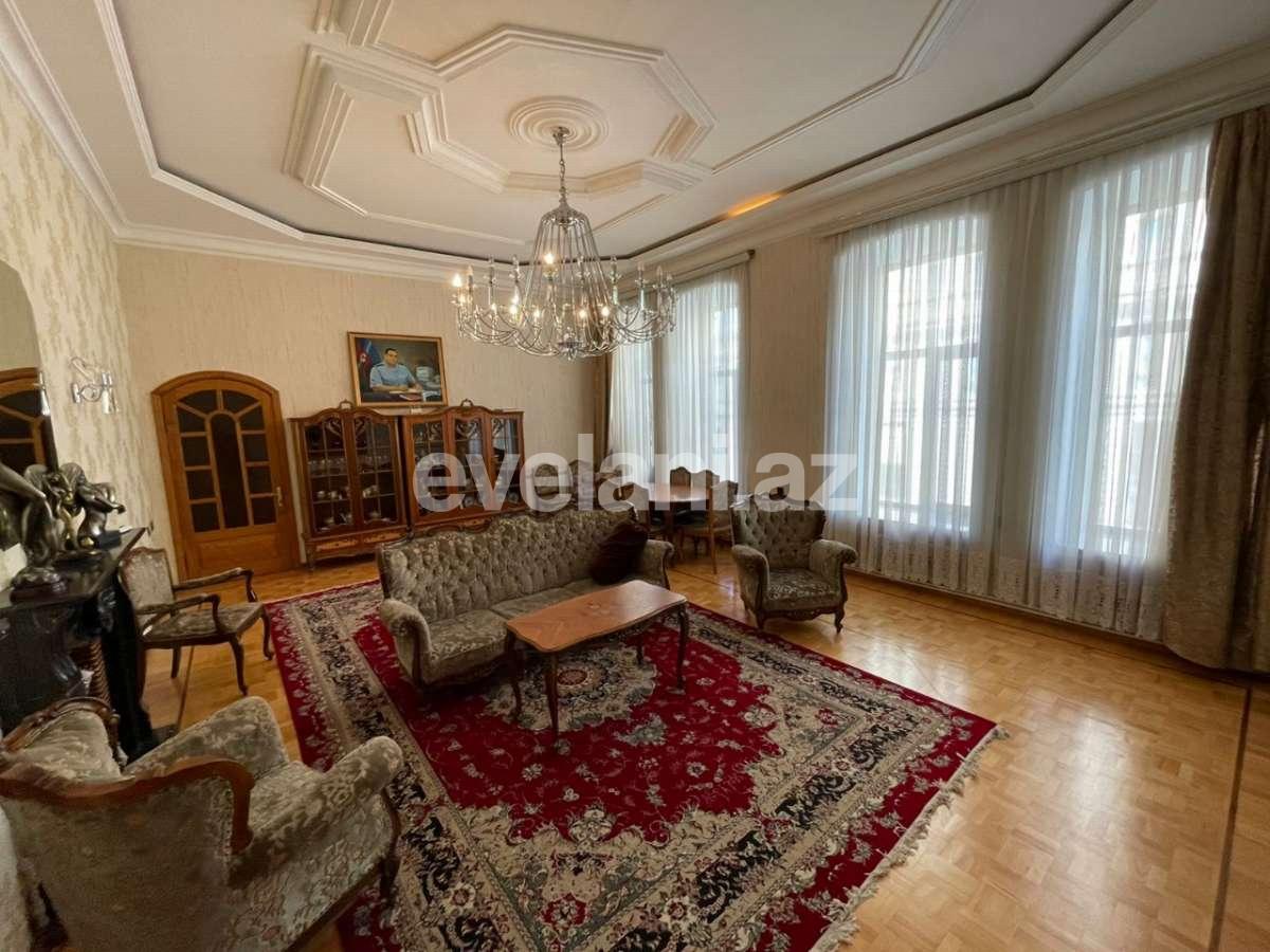 Satılır, köhnə tikili, 4 otaqlı, 150 m², Bakı, Səbail r, Sahil m.