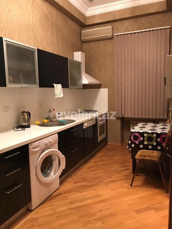 Satılır, köhnə tikili, 4 otaqlı, 100 m², Bakı, Səbail r, Sahil m.