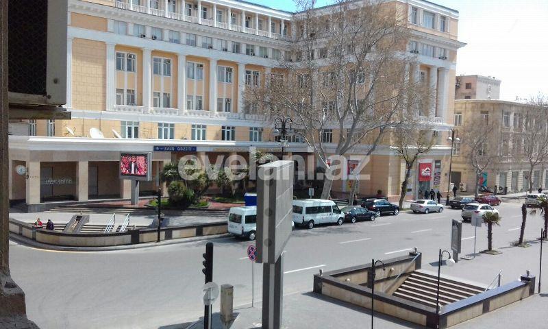 Satılır, köhnə tikili, 4 otaqlı, 100 m², Bakı, Səbail r, Sahil m.