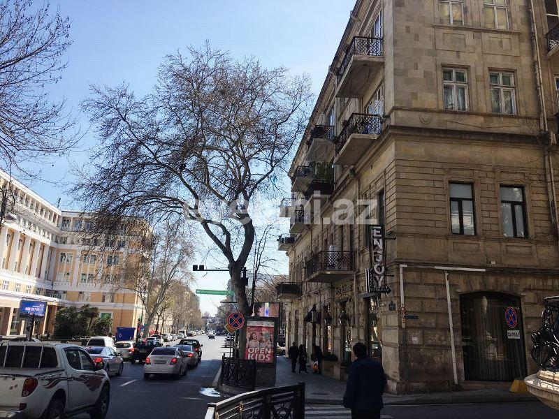 Satılır, köhnə tikili, 4 otaqlı, 100 m², Bakı, Səbail r, Sahil m.