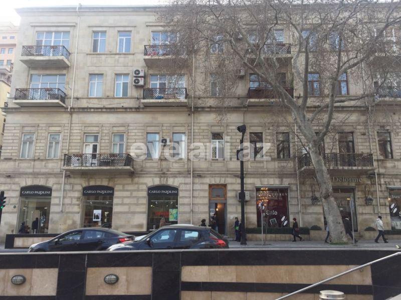 Satılır, köhnə tikili, 4 otaqlı, 100 m², Bakı, Səbail r, Sahil m.