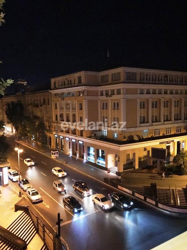 Satılır, köhnə tikili, 4 otaqlı, 100 m², Bakı, Səbail r, Sahil m.