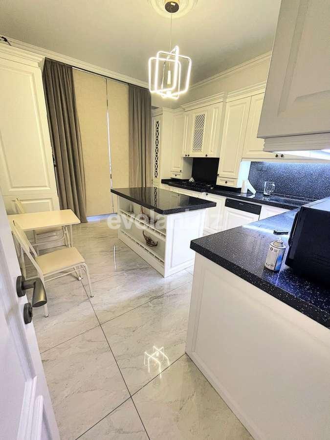 Satılır, yeni tikili, 3 otaqlı, 120 m², Bakı, Binəqədi r, 8-ci mikrorayon q, Azadlıq prospekti m.