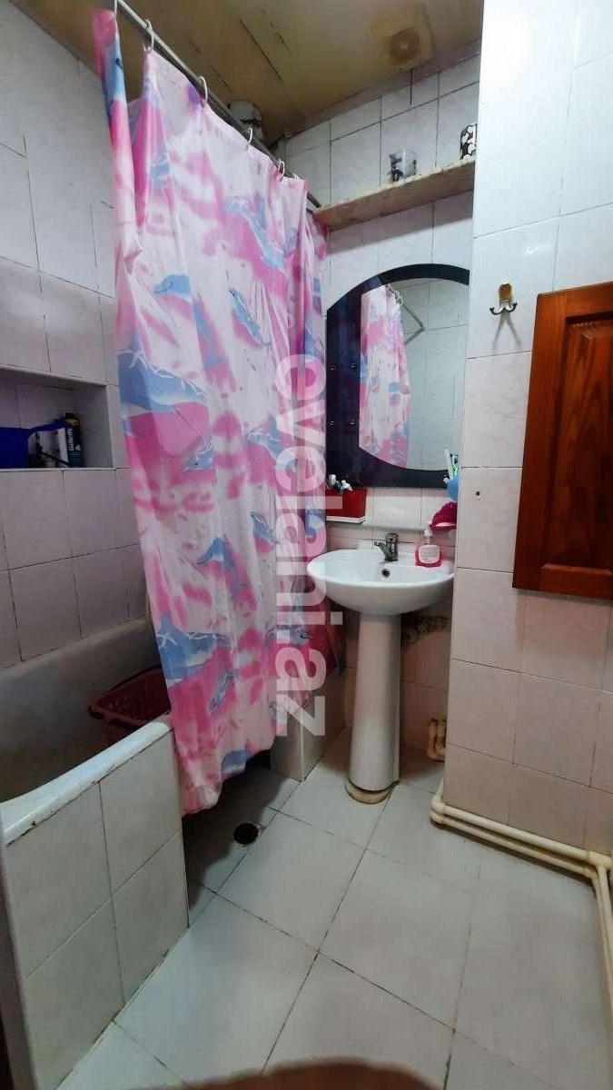 Satılır, köhnə tikili, 3 otaqlı, 85 m², Bakı, Yasamal r, Elmlər Akademiyası m.