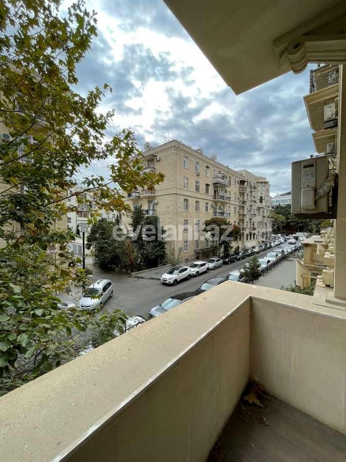 Rent, old building, 4 room, 120 m², Baku, Sabail r, Icheri Sheher m.