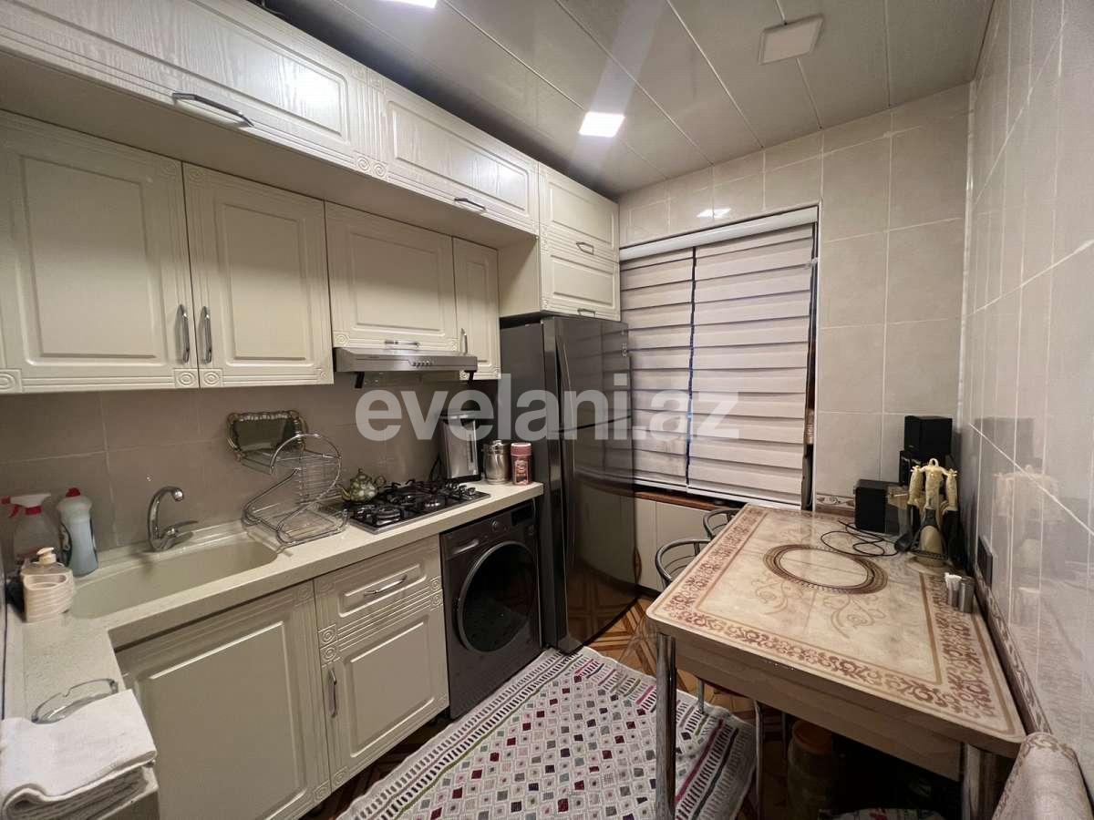 Satılır, köhnə tikili, 3 otaqlı, 85 m², Bakı, Binəqədi r, 8-ci mikrorayon q, Azadlıq prospekti m.