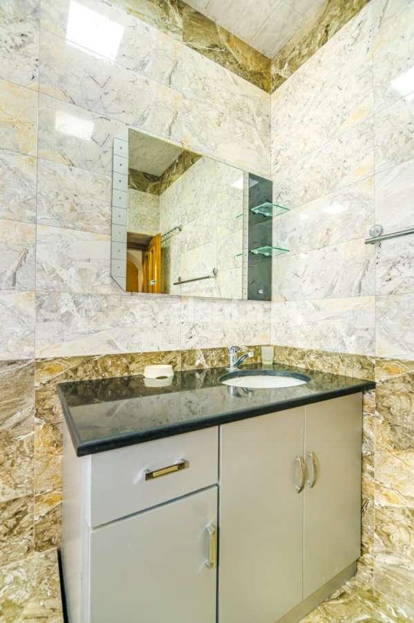 Kirayə verilir, köhnə tikili, 4 otaqlı, 200 m², Bakı, Səbail r, Sahil m.