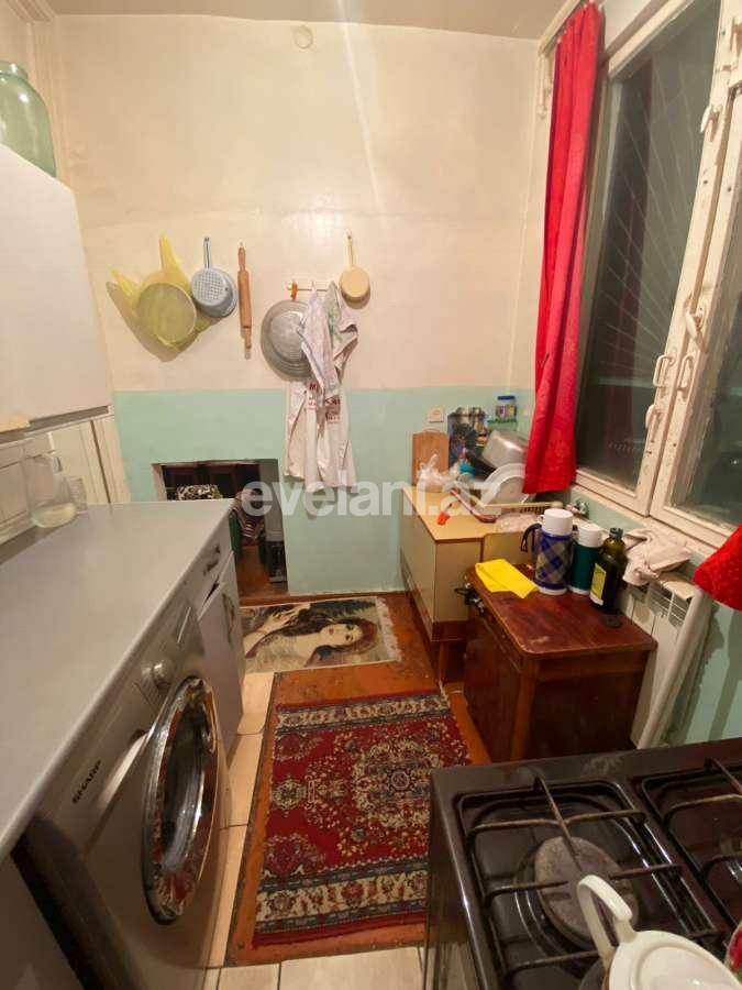 Satılır, köhnə tikili, 2 otaqlı, 56 m², Bakı, Nəsimi r, Memar Əcəmi m.