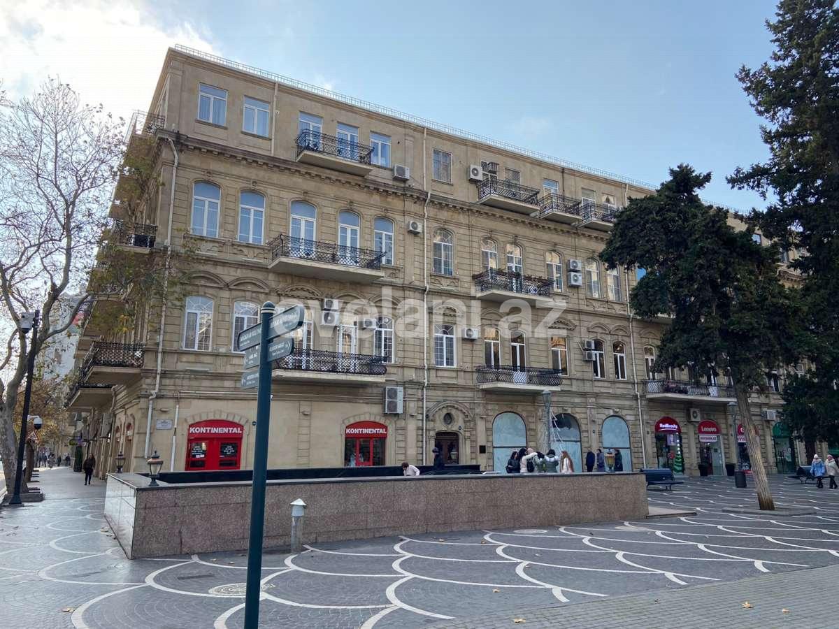 Satılır, köhnə tikili, 3 otaqlı, 101 m², Bakı, Səbail r, İçəri Şəhər m.