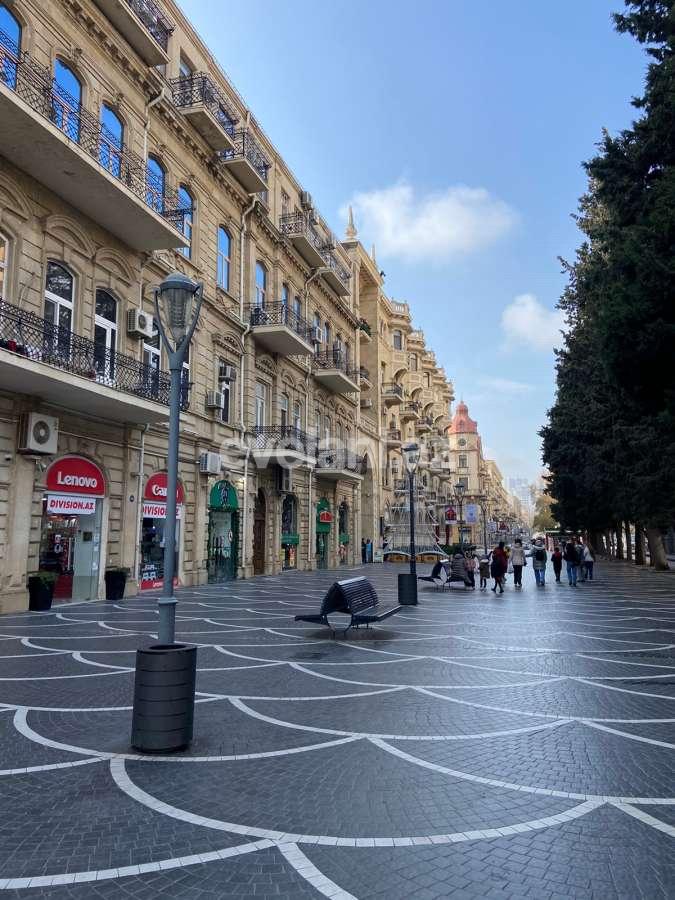 Satılır, köhnə tikili, 3 otaqlı, 101 m², Bakı, Səbail r, İçəri Şəhər m.